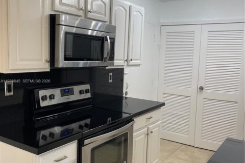 Condo in Miami, Florida, 3 bedrooms  № 1996700 - photo 14