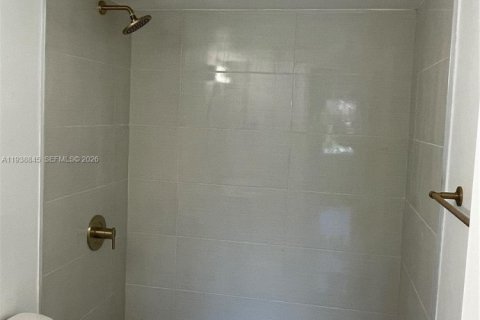 Condo in Miami, Florida, 3 bedrooms  № 1996700 - photo 27