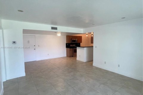 Condo in Miami, Florida, 3 bedrooms  № 1996700 - photo 7