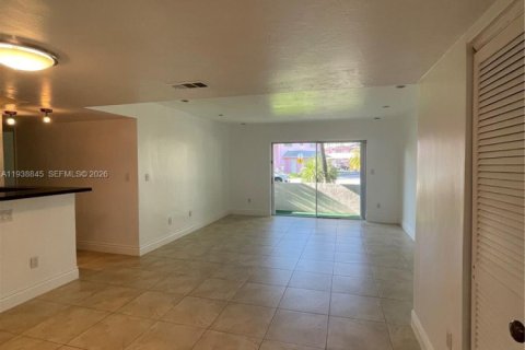 Condo in Miami, Florida, 3 bedrooms  № 1996700 - photo 6