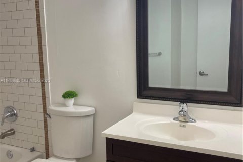 Condo in Miami, Florida, 3 bedrooms  № 1996700 - photo 30