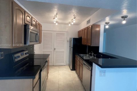 Condo in Miami, Florida, 3 bedrooms  № 1996700 - photo 8