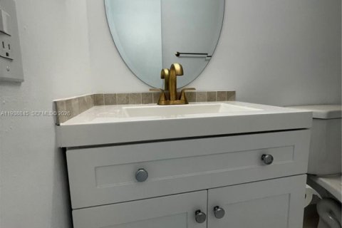 Condo in Miami, Florida, 3 bedrooms  № 1996700 - photo 22