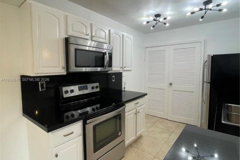 Condo in Miami, Florida, 3 bedrooms  № 1996700 - photo 17