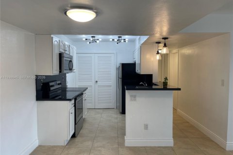 Condo in Miami, Florida, 3 bedrooms  № 1996700 - photo 18