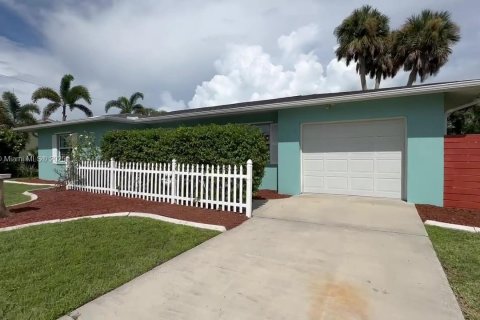 House in Punta Gorda, Florida 2 bedrooms № 1895886 - photo 3