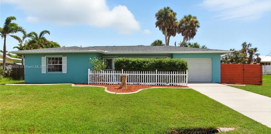 House in Punta Gorda, Florida 2 bedrooms № 1895886