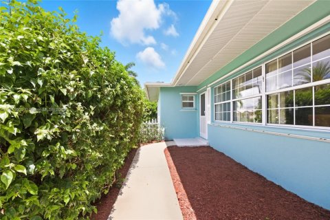 House in Punta Gorda, Florida 2 bedrooms № 1895886 - photo 4