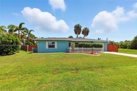 House in Punta Gorda, Florida 2 bedrooms № 1895886 - photo 2