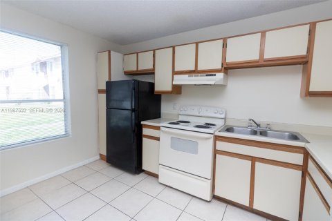 Copropriété à louer à Miramar, Floride: 1 chambre, 74.32 m2 № 2048915 - photo 2