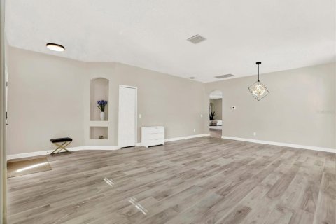 Villa ou maison à vendre à Wesley Chapel, Floride: 4 chambres, 219.81 m2 № 2432659 - photo 6