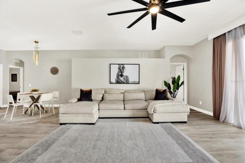 Villa ou maison à vendre à Wesley Chapel, Floride: 4 chambres, 219.81 m2 № 2432659 - photo 13
