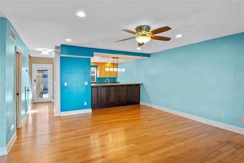 Touwnhouse à vendre à Tampa, Floride: 2 chambres, 118.91 m2 № 1913387 - photo 6