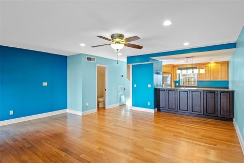 Touwnhouse à vendre à Tampa, Floride: 2 chambres, 118.91 m2 № 1913387 - photo 7