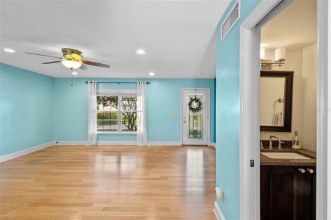 Touwnhouse à vendre à Tampa, Floride: 2 chambres, 118.91 m2 № 1913387 - photo 4