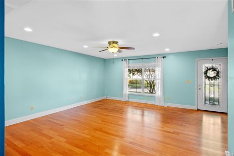 Touwnhouse à vendre à Tampa, Floride: 2 chambres, 118.91 m2 № 1913387 - photo 3