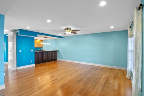Touwnhouse à vendre à Tampa, Floride: 2 chambres, 118.91 m2 № 1913387 - photo 5