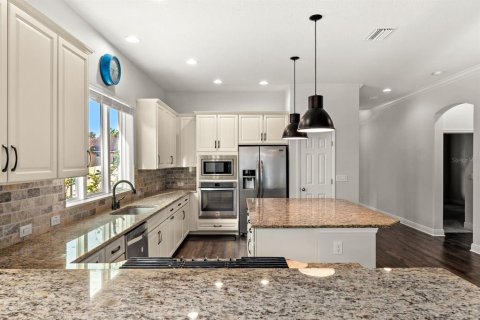 House in Brandon, Florida 4 bedrooms, 267.19 sq.m. № 1829178 - photo 4