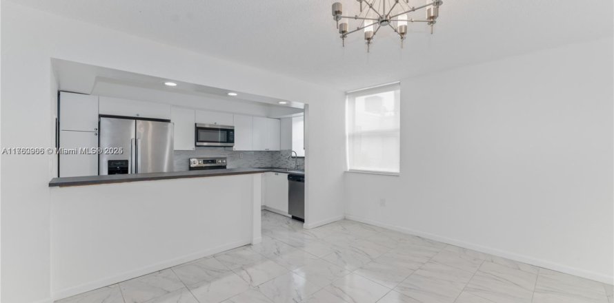 Condo à Aventura, Floride, 3 chambres № 1707544