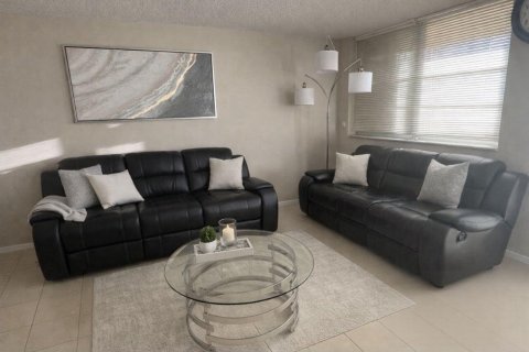 Condo in Davie, Florida, 1 bedroom  № 2182431 - photo 5