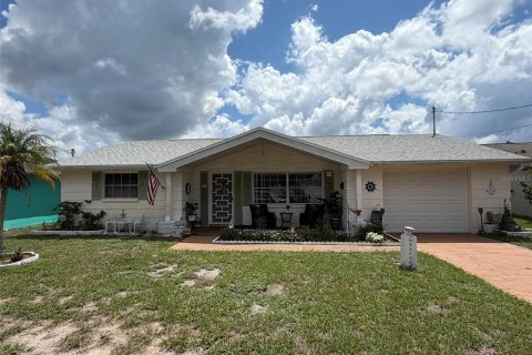 House in Holiday, Florida 2 bedrooms, 128.76 sq.m. № 2324743