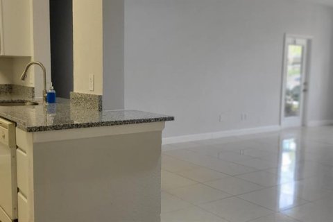 Apartamento en alquiler en Orlando, Florida, 3 dormitorios, 130.81 m2 № 2150584 - foto 5