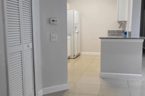 Apartamento en alquiler en Orlando, Florida, 3 dormitorios, 130.81 m2 № 2150584 - foto 2