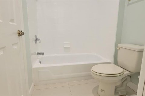Apartamento en alquiler en Orlando, Florida, 3 dormitorios, 130.81 m2 № 2150584 - foto 14
