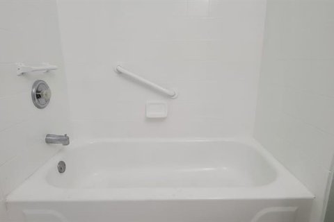 Apartamento en alquiler en Orlando, Florida, 3 dormitorios, 130.81 m2 № 2150584 - foto 18