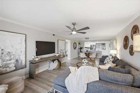Condo in Saint Petersburg, Florida, 3 bedrooms № 2231189 - photo 16