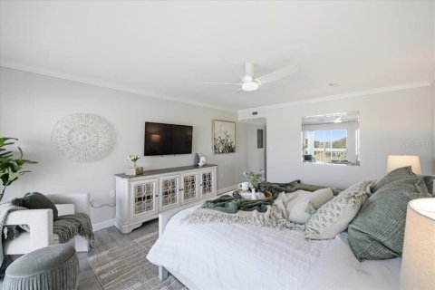 Condo in Saint Petersburg, Florida, 3 bedrooms № 2231189 - photo 21