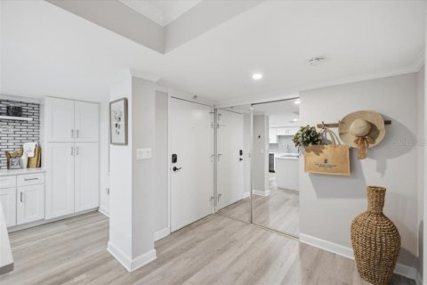 Condo in Saint Petersburg, Florida, 3 bedrooms № 2231189 - photo 10