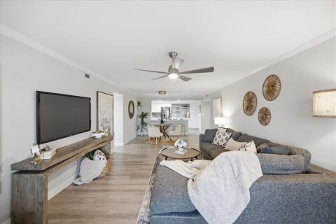 Condo in Saint Petersburg, Florida, 3 bedrooms № 2231189 - photo 17