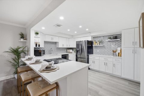 Condo in Saint Petersburg, Florida, 3 bedrooms № 2231189 - photo 4