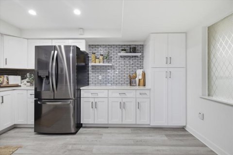 Condo in Saint Petersburg, Florida, 3 bedrooms № 2231189 - photo 5