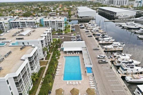 Condo in Saint Petersburg, Florida, 3 bedrooms  № 2231189