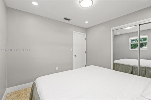 House in Hialeah, Florida 4 bedrooms, 110.18 sq.m. № 2186407 - photo 22