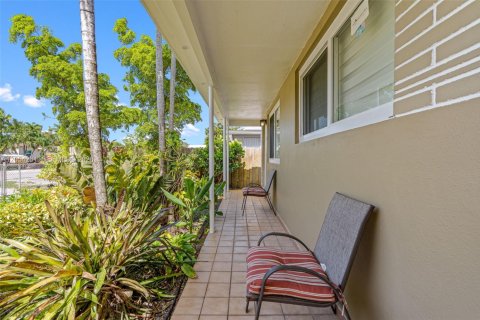 House in Hialeah, Florida 4 bedrooms, 110.18 sq.m. № 2186407 - photo 6