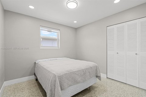 House in Hialeah, Florida 4 bedrooms, 110.18 sq.m. № 2186407 - photo 18
