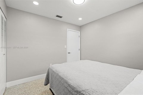 House in Hialeah, Florida 4 bedrooms, 110.18 sq.m. № 2186407 - photo 19