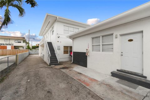 Propiedad comercial en venta en Miami, Florida, 242.85 m2 № 1965740 - foto 3