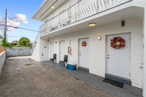 Propiedad comercial en venta en Miami, Florida, 242.85 m2 № 1965740 - foto 4