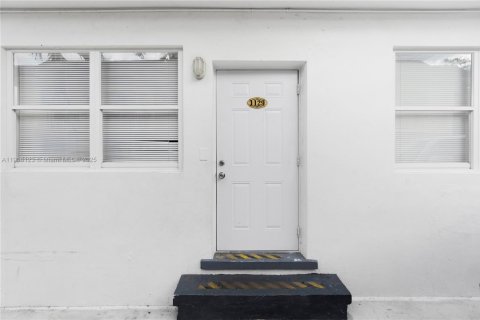 Propiedad comercial en venta en Miami, Florida, 242.85 m2 № 1965740 - foto 6