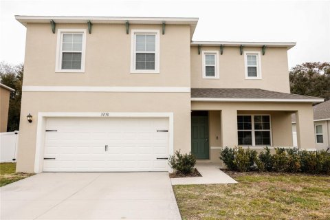 House in Tavares, Florida 4 bedrooms, 225.94 sq.m. № 2348255