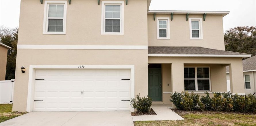 Villa ou maison à Tavares, Floride 4 chambres, 225.94 m2 № 2348255