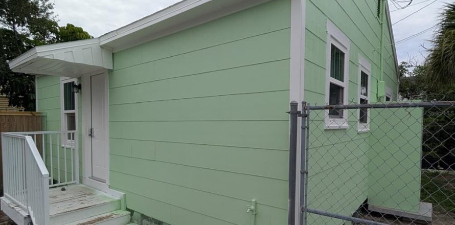 House in Saint Petersburg, Florida 1 bedroom, 51.1 sq.m. № 2198497
