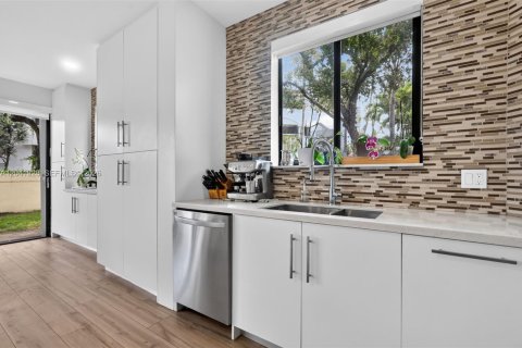 Condo in Aventura, Florida, 4 bedrooms  № 2186348 - photo 17