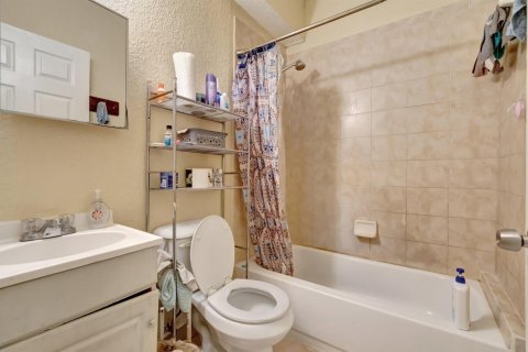 Купить коммерческую недвижимость в Уэст-Палм-Бич, Флорида 252.32м2, № 2154992 - фото 21