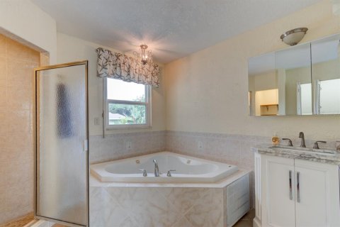 House in Ponce Inlet, Florida 4 bedrooms, 203.08 sq.m. № 1558834 - photo 22