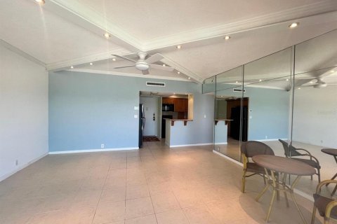 Condo in Clearwater, Florida, 1 bedroom  № 1911104 - photo 6
